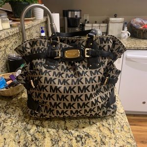 Like new Authentic Large Michael Kors  Handbag. 12X18